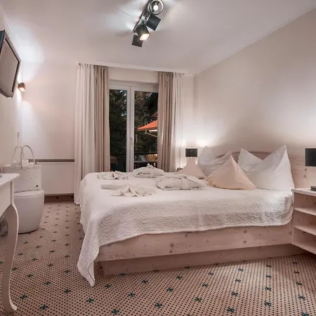 Mittelburg Wellnesshotel Oy-Mittelberg
