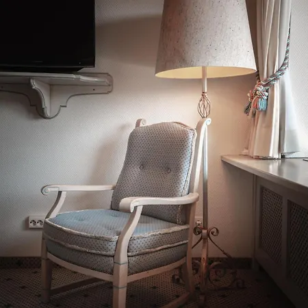 호텔 Mittelburg Wellnesshotel 4*