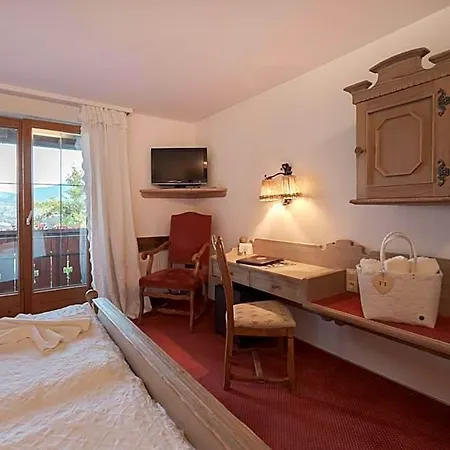 Hotel Mittelburg Wellnesshotel 4*