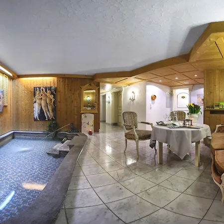 Mittelburg Wellnesshotel 호텔 오이미텔베르크