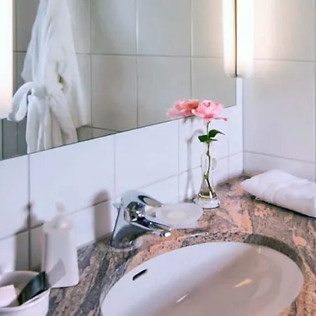 호텔 Mittelburg Wellnesshotel 4*